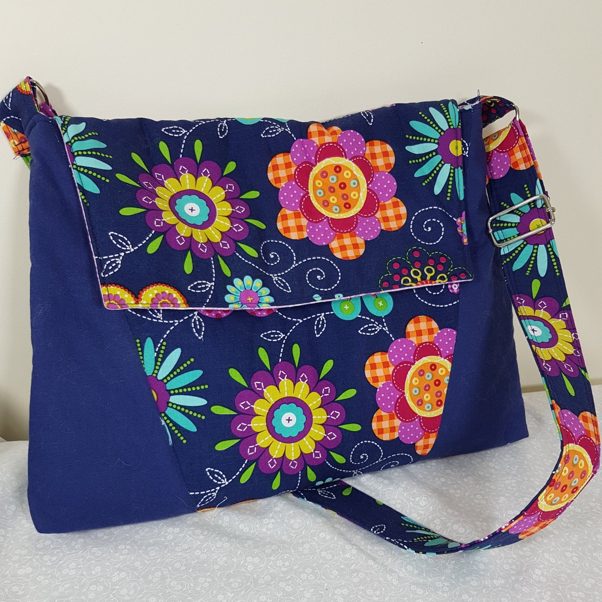 Luna Bag with Laptop Bag Size PDF Sewing Pattern โ Lorelei Jayne
